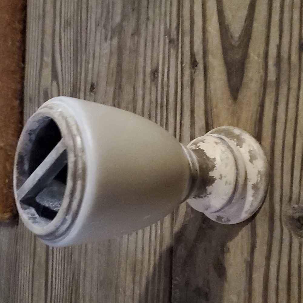 New Alabaster Dup Distressed Heavy Bath Accessory Toothbrush Holder